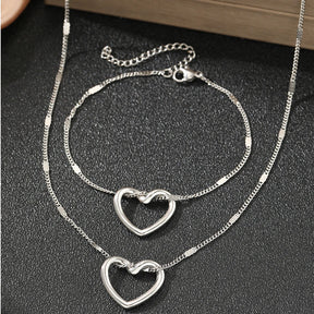 Conjunto de Joias (Colar + Pulseira) Coração Torcido em Aço Inoxidável - Luxo e Sofisticação para Momentos Especiais