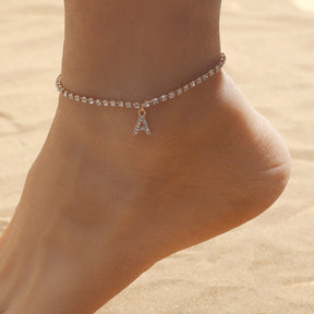 Pulseira de Tornozelo com Inicial de A a Z cor em Ouro com Pedras de Zircônia